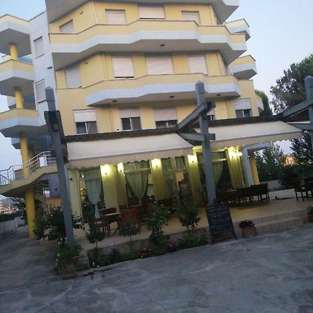 גולם Hotel Albania מראה חיצוני תמונה