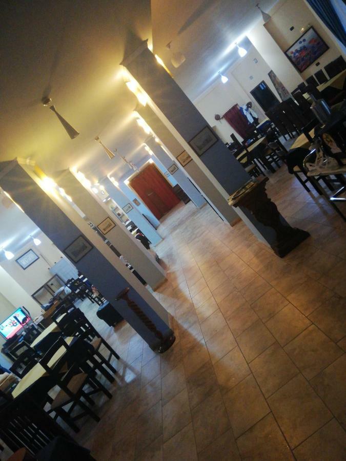 גולם Hotel Albania מראה חיצוני תמונה