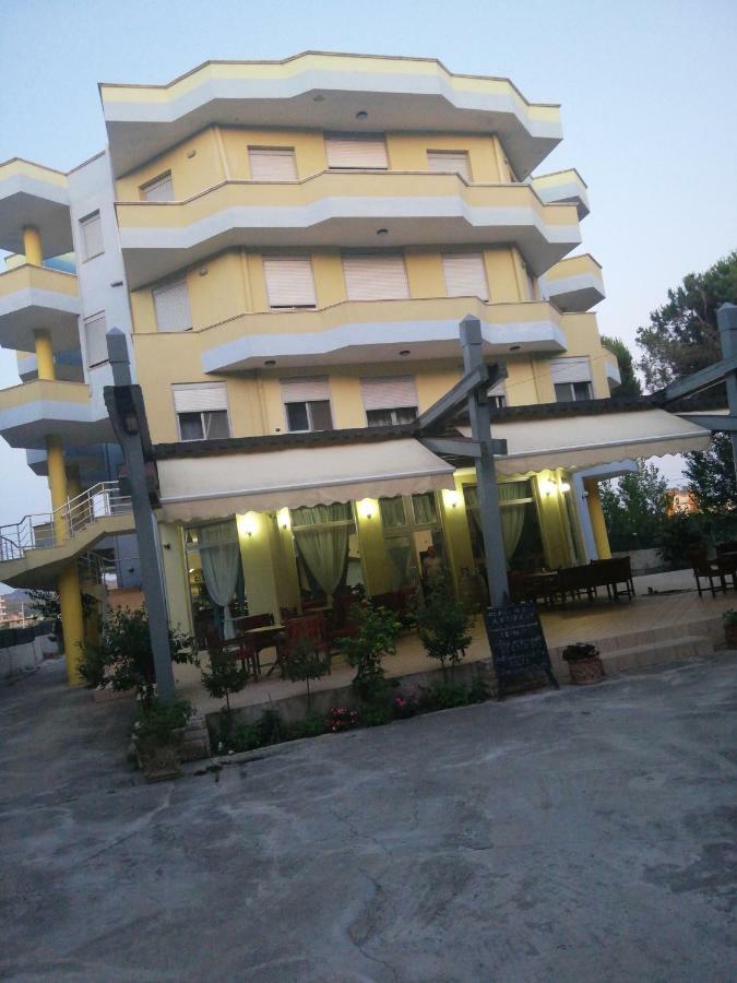 גולם Hotel Albania מראה חיצוני תמונה